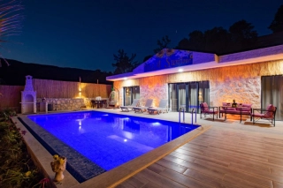 Villa Sunflower – Luxusvilla mit Whirlpool & Privatem Pool Saribelen