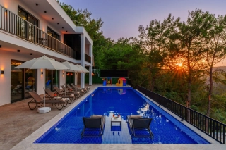 Villa Blue Night – Luxury 4-Bedroom Villa with Sauna & Private Pool 