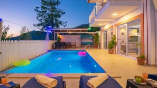 Villa Balım – Kalkan Üzümlü’de Jakuzili ve Korunaklı Balayı Villası