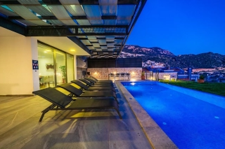 Villa Bella Kalkan | Luxuriöse Villa mit Meerblick im Zentrum