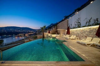 Villa Lalin Kömürlük | Kalkan’da Deniz Manzaralı Merkezi Konumlu Villa