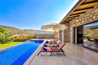 Villa Azra Naz | Kaş Hacıoğlan’da Korunaklı Jakuzili Kiralık Villa