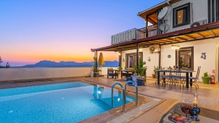 Villa Şahin 1 | Üzümlü’de Korunaklı Havuzlu ve Isıtmalı Tatil Villası