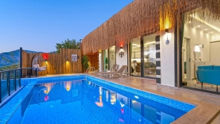 Villa Şahin 2 | Romantic Villa with Heated Pool and Jacuzzi 