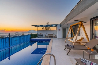 Villa Rose Çayköy | Kahvaltı Dahil Jakuzili Romantik Balayı Villası