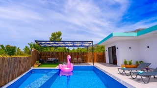 Villa Rose Çayköy 2 | Romantic Honeymoon Villa with Jacuzzi & Breakfas