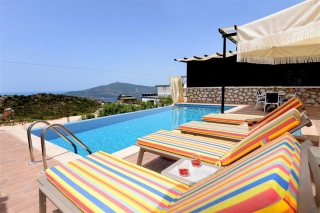 Villa Ozi | Abgeschirmte Villa mit Jacuzzi in Kalkan Kördere