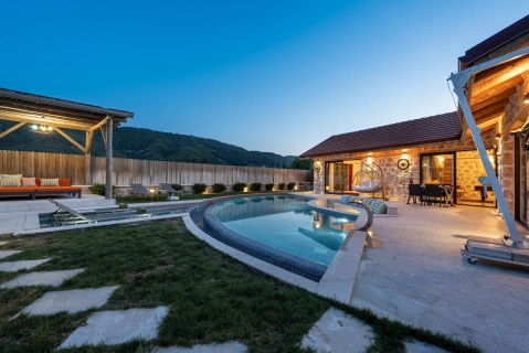 Villa Topçu Stone
