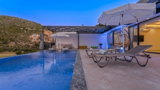 Villa Benk Palas | Kalkan Ordu’da Korunaklı Havuzlu Lüks Tatil Villası