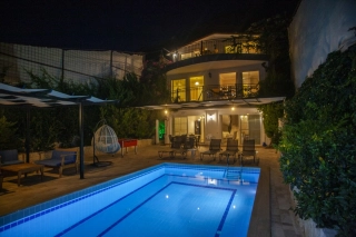 Villa Zümrüt 3 – Kalkan Kördere’de Deniz Manzaralı, Korunaklı Villa