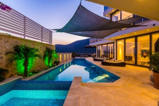 Villa Ocean – Luxury 5 Bedroom Sea View Villa with Jacuzzi & Pool