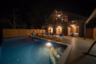 Villa Seyirtepe – Wooden Honeymoon Villa with Jacuzzi & Secluded Pool 