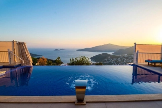 Villa Sur – Secluded Seaview Villa with Heated Indoor Pool & Infinity