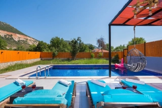 Villa Mazaka | Bezirgan’da Korunaklı Doğa İçinde Tatil Villası