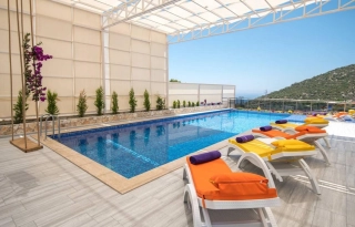 Villa Alis – Luxusvilla mit Meerblick, Jacuzzi, Sauna & Kinozimmer 