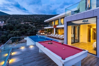 Villa Poyraz – Kalkan Kalamar’da Deniz Manzaralı Jakuzili Lüks Villa