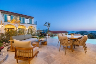 Villa Calliope Kalkan – Kunstvolle Luxusvilla mit Sauna