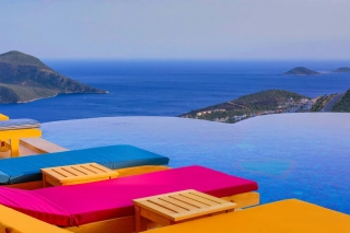 Villa Firuze – Heart-Shaped Pool Villa with Sea View and Jacuzzi