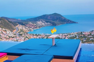 Villa Etiler – Kalkan Akbel’de Jakuzili, Deniz Manzaralı ve Korunaklı 