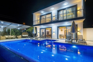 Villa Filiz | Kalkan İkizce’de Çocuk Havuzlu Korunaklı Aile Villası