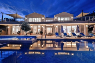Villa Oasis – Luxusvilla im Zentrum von Kalkan mit 2 Pools