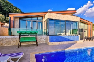 Villa Kalis 3 – Abgeschiedene Luxusvilla mit Whirlpool & Pool
