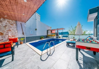 Villa Turkuaz – Kalkan Yeşilköy’de Korunaklı, Jakuzili Özel Havuzlu 
