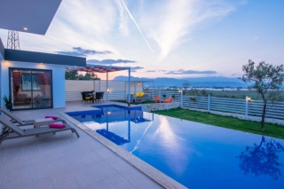 Villa Nar Çiçeği – Kapalı Havuzlu Korunaklı Balayı Villası 