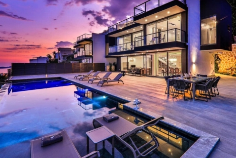 Villa London