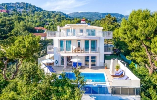 Villa Tepe, Sheltered Villa with Children Pool for 12 people in I