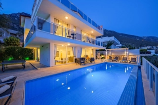 Villa Lumiere 3 – Kalkan Kızıltaş’ta Panoramik Deniz Manzaralı