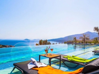 Villa Panorama – Luxusvilla mit Meerblick & Infinity-Pool in Kalamar