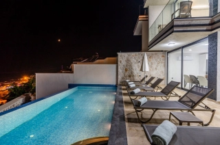 Villa Ece – Kalkan Kızıltaş’ta Deniz Manzaralı, Modern ve Lüks Villa