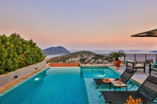 Villa Hecky Extra – Kalamar Koyu’nda Deniz Manzaralı, Lüks Villa