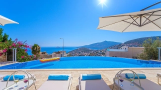Villa Neptune ist eine luxuriöse Ferienvilla mit Meerblick in Kalkan 