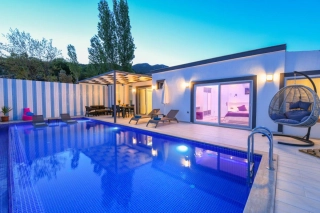 Villa Barış Kalkan | Korunaklı Havuzlu Jakuzili Villa